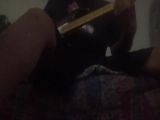 （在所有平台上播放）父母在我弹吉他时在另一个房间里呻吟 15