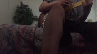 私がギターを弾いている間、他の部屋でうめき声を上けている両親(すべてのプラットフォームでアウト)17