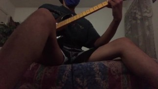 Parents gémissant dans l’autre pièce pendant que je joue de la guitare 24