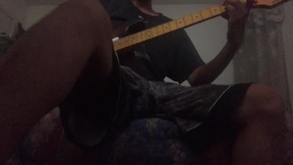 (sur toutes les plates-formes) parents gémissant dans l’autre pièce pendant que je joue de la guitare 27