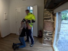 The parcel delivery man comes to bring me a package and I give him a surprise blowjob