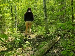 Прогулка с голой задницей по весеннему лесу. Оставьте комментарий с вашими пожеланиями