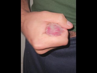 Me Hice un Paja Con Condón Pero no Aguanté y me Vine