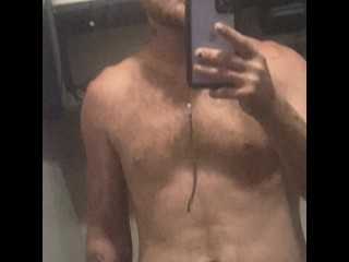 Просто парень, который собирается прыгнуть в душ