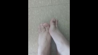 Feet worship (don't touch)