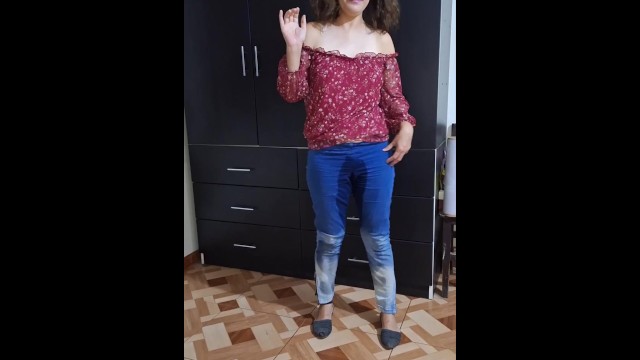 Непослушная падчерица писает в джинсы