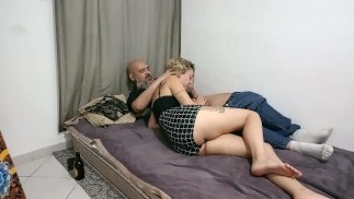 war allein zu Hause und hatte Sex mit ihr ohne Kondom