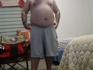 теннисная ракетка, и я преследую ее