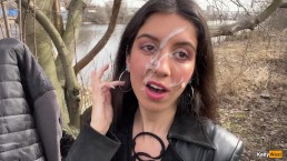 Я хочу прогуляться по парку со спермой на лице! Кончи мне на лицо! - Публичный Cumwalk