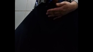 大白鸡巴在宽松裤子上的打手枪和射精