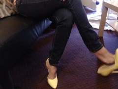 Double Crossed Yellow Pumps Dangling - Screenshot 6 of 16 - Pantyhose
