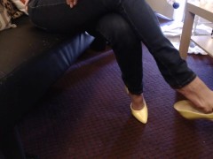 Double Crossed Yellow Pumps Dangling - Screenshot 7 of 16 - Stockings