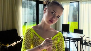 18-летняя школьница мастурбирует свою киску Русская сучка блондинка Семейная терапия
