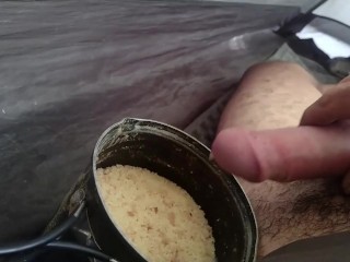 Yum Yum Cum- 在我的蒸粗麦粉中射精并吃掉它