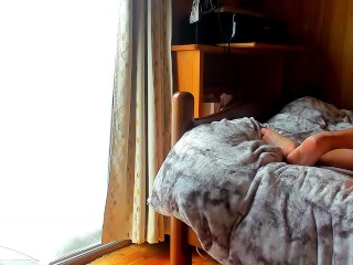 [voyeur Style] a Japanese Woman Lies Naked on the Bed, Scratching her Butt and Farting.