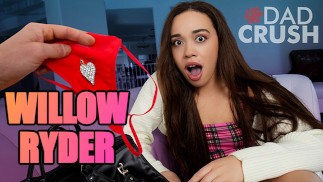 Отчим Хочет, Чтобы Падчерица Мастурбировала Перед Ним, Чтобы Она Не Соблазнялась Своим Парнем