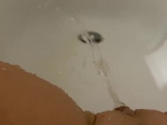 She Pee on her pussy