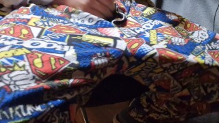 私のスーパーマンパジャマの手コキ!!そしてスーパーコックは明らかに