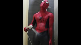 SpiderSlut Cums no chuveiro