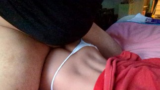 Die Schlampe hört nicht auf, meinen Hoodie zu tragen, es sei denn, ich gebe ihr Anal