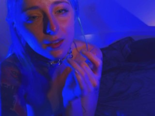 Sallyjanerain 为你脱衣 - 但她想要更多！