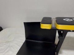 【既婚リーマン】筋トレ用のベンチとセックスしてみました！喘ぎながらの腰振り射精！貫通型オナホール！ - Screenshot 1 of 16 - Gay