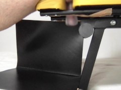 【既婚リーマン】筋トレ用のベンチとセックスしてみました！喘ぎながらの腰振り射精！貫通型オナホール！ - Screenshot 9 of 16 - Cum