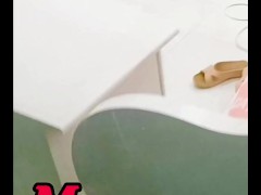 رفتم رو بام آنتن رو درست کنم زن همسایه مون تنها بود رفتم سراغش - Screenshot 3 of 16 - سکس با مادر