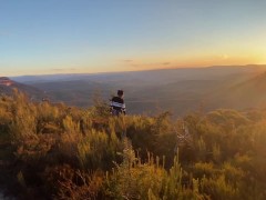 看过美丽的日落后，享用少妇撒尿后的肥臀 - Screenshot 1 of 16 - Slut