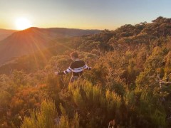 看过美丽的日落后，享用少妇撒尿后的肥臀 - Screenshot 3 of 16 - 车震