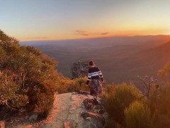 看过美丽的日落后，享用少妇撒尿后的肥臀 - Screenshot 4 of 16 - Car Set