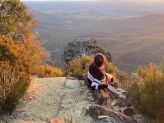看过美丽的日落后，享用少妇撒尿后的肥臀 - Screenshot 5 of 16 - 骚货