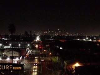 Passionate sex on a rooftop in L.A. screenshot number 1