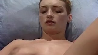 性感熟女检查和阴户被医生的鸡巴插入