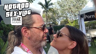 (Ep.7) ¡Fiesta de estrellas porno de Xbiz Miami! Sexo en público y desnudez. ¡Mamada épica!