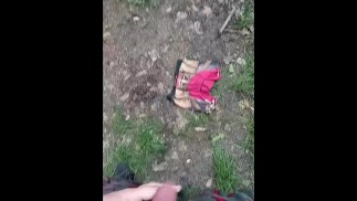 Писать и кончать на пару нижнего белья в лесу