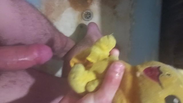 Писаю в своего пикачу