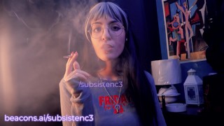 Sexy bungels delen, diep inhaleren en uitademen (4k) | Roken Astrid
