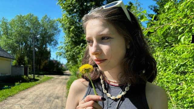 Познакомился на улице с украинской школьницей и трахнул ее в тот же день