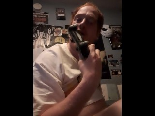 Ragazzo Giocatore Nerd Si Masturba Con Il Controller Ps4