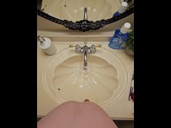 CUMMING HANDS FREE IN THE HOTEL BATHROOM SINK