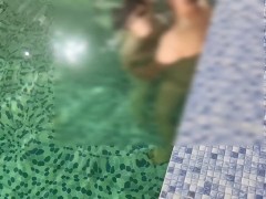 سکس با نفر سوم تو استخر کیر کلفت داخل آب میکنه منو - Screenshot 3 of 16 - Husband Shares Wife