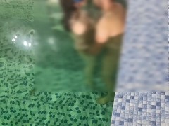 سکس با نفر سوم تو استخر کیر کلفت داخل آب میکنه منو - Screenshot 7 of 16 - Amateur Threesome