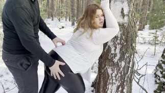 Gescheurde leren leggings op een enorme BBW kont en neuken met een enorme cumshot