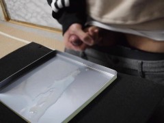 【大量射精】トレーに大量射精する男子【ショート動画】 - Screenshot 11 of 16 - 射精