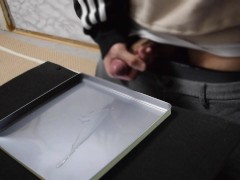 【大量射精】トレーに大量射精する男子【ショート動画】 - Screenshot 6 of 16 - 射精