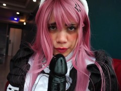 A pretty maid needs your help