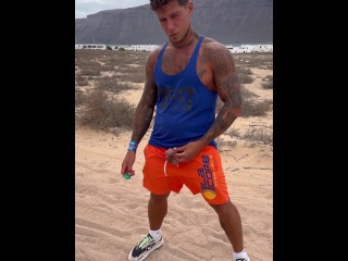 Vaper and Piss in the Beach