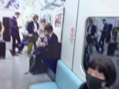 忍不住了，第铁上揉她的小豆豆，插入小嫩逼 - Screenshot 3 of 16 - 自拍