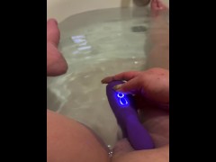 Bath Time Vibes - Screenshot 3 of 16 - Dirty Girl